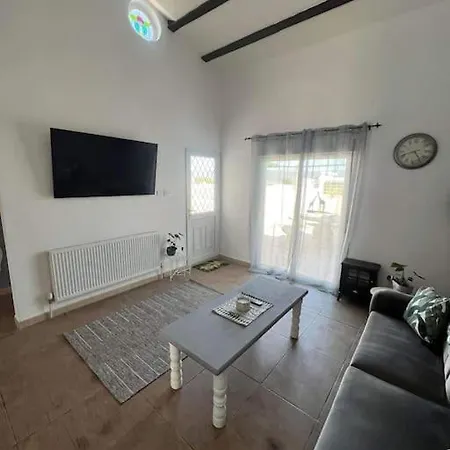 Rustic With Mountain & Castle Views And Pool Villa Castalla