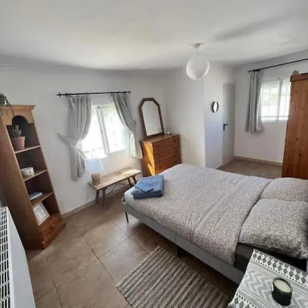 Villa Rustic With Mountain & Castle Views And Pool *